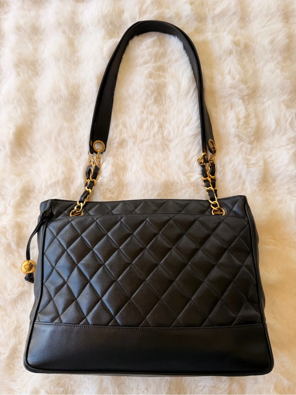 Authentic Vintage CHANEL Black Quilted Lambskin Shoulder Tote Gold Hardware Rare
